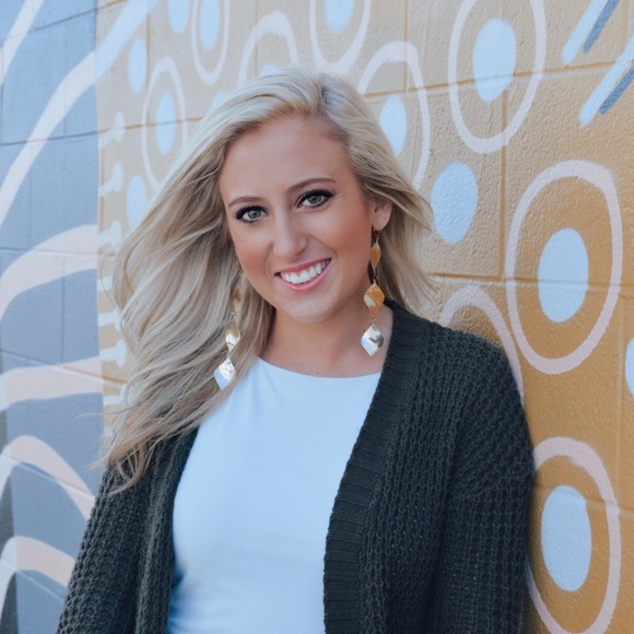 Meet your Posher, Gabby - Picture 1 of 1